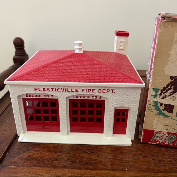 Plasticville Fire House Kit. Vintage. Scaled for miniature railroads. - Picture 2 of 9